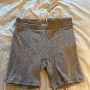 SKIMS gray boxer XS